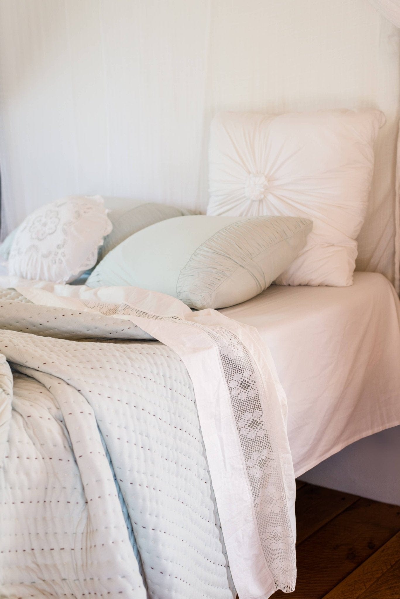 Lazybones Homewares Rosette pillowcase set in Natural *organic cotton: Set (2)