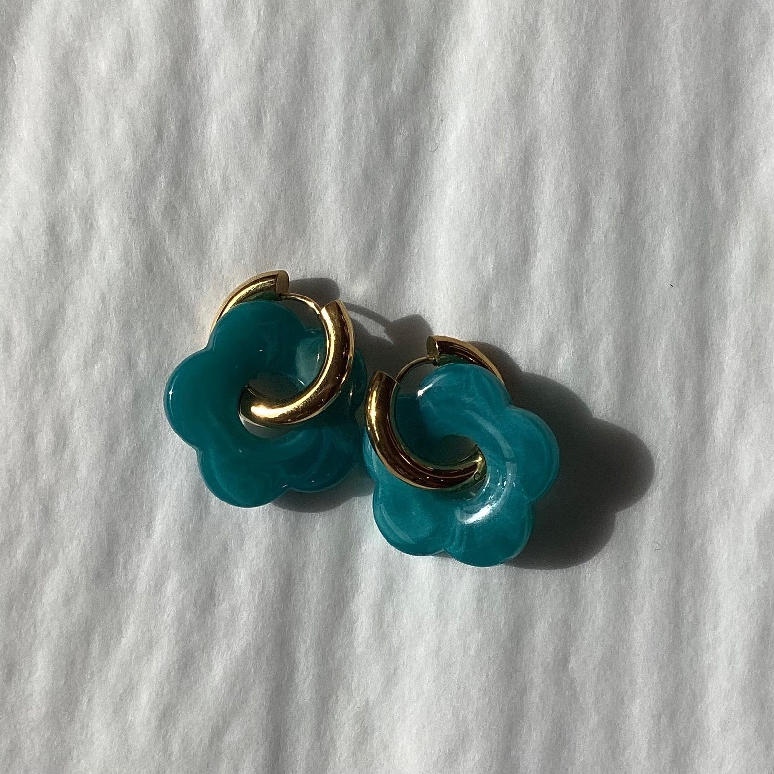 Buy Emeldo Resin Daisy Huggie Earrings - Turquoise by Hamish + Grace - at Hamish + Grace