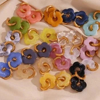 Hamish + Grace Fashion Emeldo Resin Daisy Huggie Earrings - Yellow